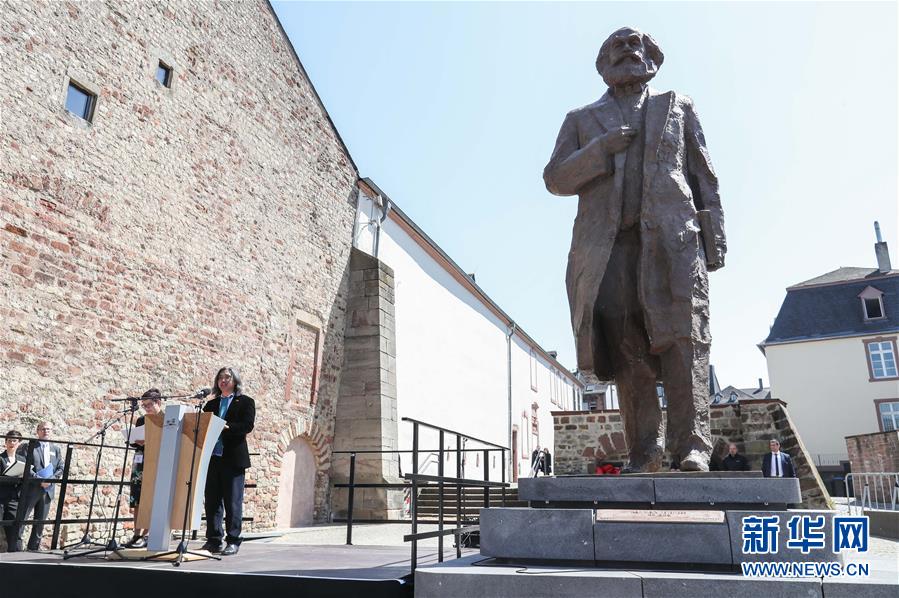 中国寄贈のマルクス像がドイツで除幕