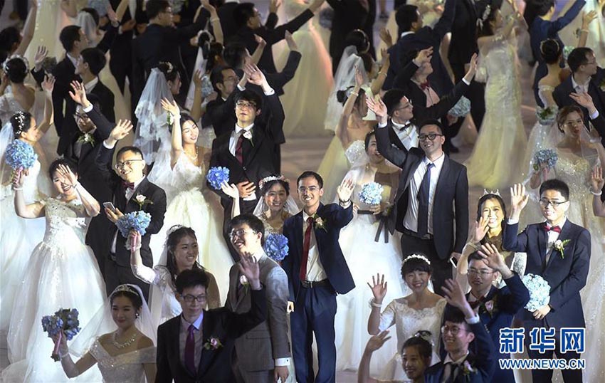 浙江大学で合同結婚式　教員や友人の前で永遠の愛誓う