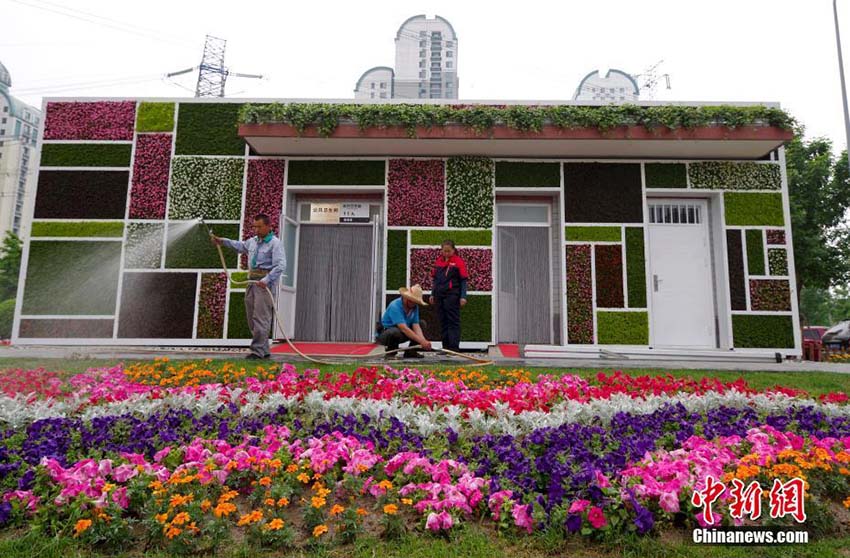 外壁には様々な観葉植物　立体緑化公衆トイレが北京に登場