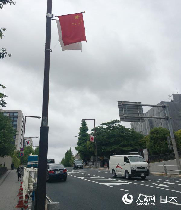 李克強総理が中日韓サミットに出席　霞ヶ関周辺には中日韓の国旗並ぶ
