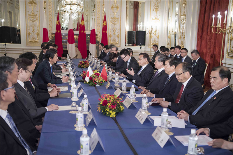 中日首相会談　中日関係の長期安定発展に努力
