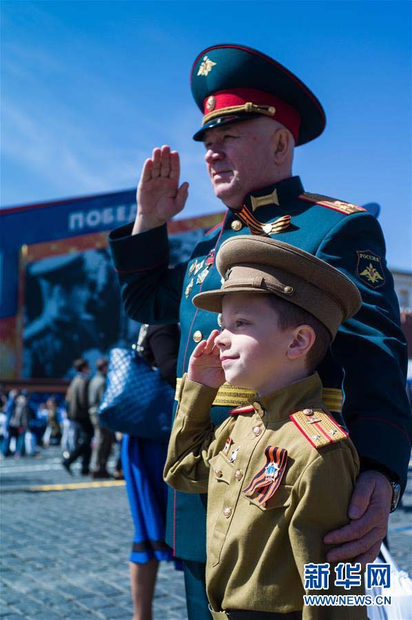 ロシアで盛大な閲兵式　独ソ戦勝利73周年を祝う「勝利の日」