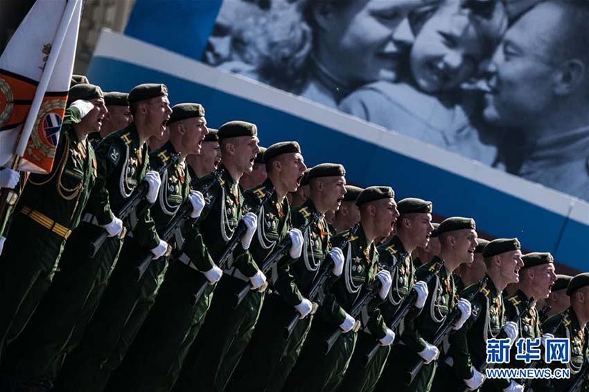 ロシアで盛大な閲兵式　独ソ戦勝利73周年を祝う「勝利の日」