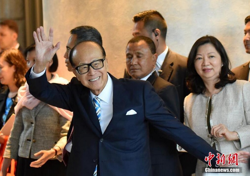 香港の富豪・李嘉誠氏が90歳で引退　長男の李沢鉅が後継