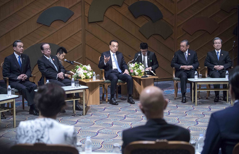 李克強総理が中日平和友好条約締結過程の日本側代表と会見