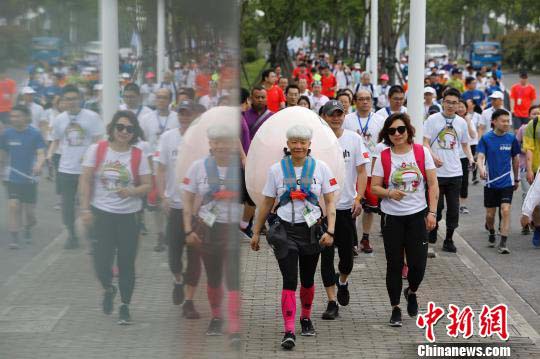 子供たちを支援するために50キロを歩くウォーキングイベント　上海