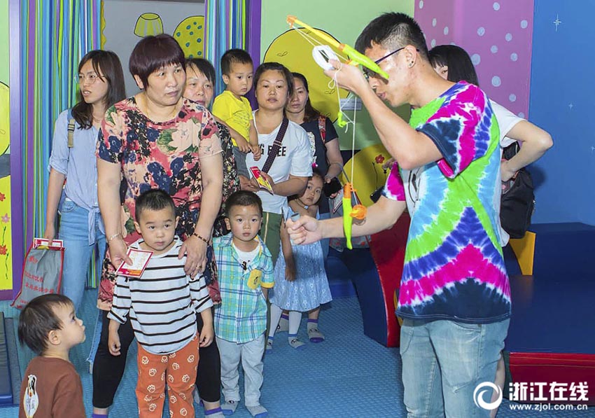 もしもパパが妊娠したら？　杭州で国際家族デーの体験イベント