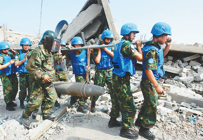 中国の平和維持部隊、地雷を除去して現地を守る