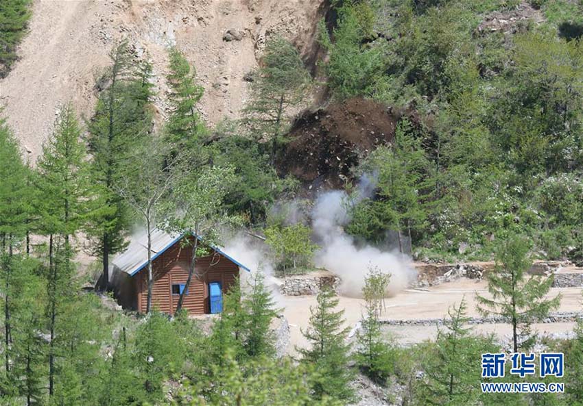 朝鮮咸鏡北道吉州郡の豊渓里核実験場で撮影された2号坑道の爆破の様子（5月24日、撮影・程大雨）。