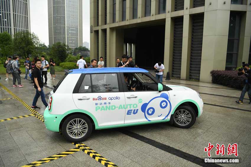 アプリで自分のいる場所まで自動運転でやってくるシェア自動車登場　重慶市