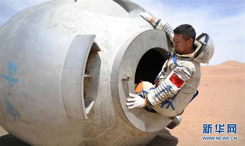 砂漠地帯における宇宙飛行士野外サバイバル訓練が無事完了