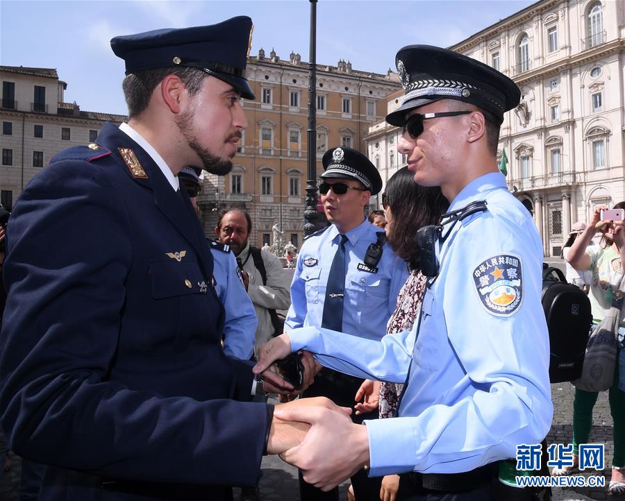 中国とイタリアの警察がローマで共同パトロール