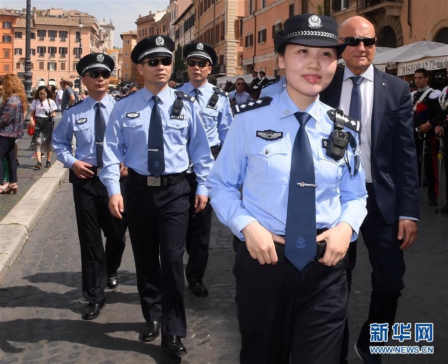 中国とイタリアの警察がローマで共同パトロール
