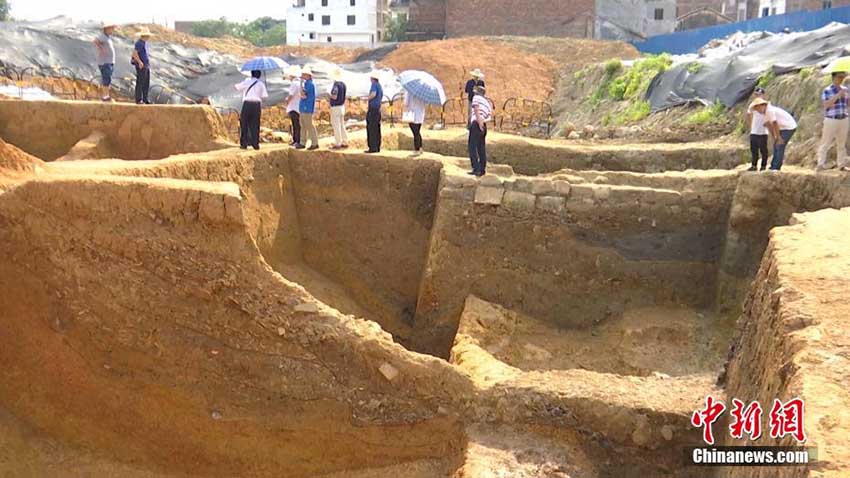 広西チワン族自治区貴港市で漢代の城を守るための堀を発見