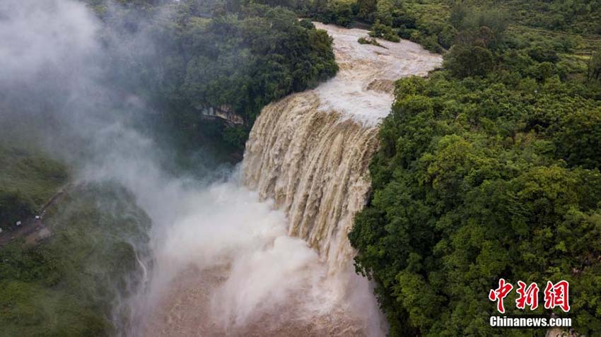 黄果樹瀑布の流量、豪雨の影響で今年の増水期入って以来の最高値に　貴州省