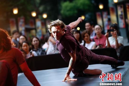エキサイティングなダンスを目の前で！上海でストリートダンスバトル