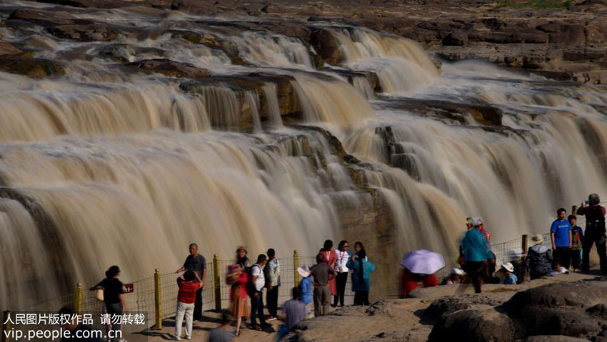 水量増した黄河壺口瀑布　滝が一つに繋がりダイナミックな景色に