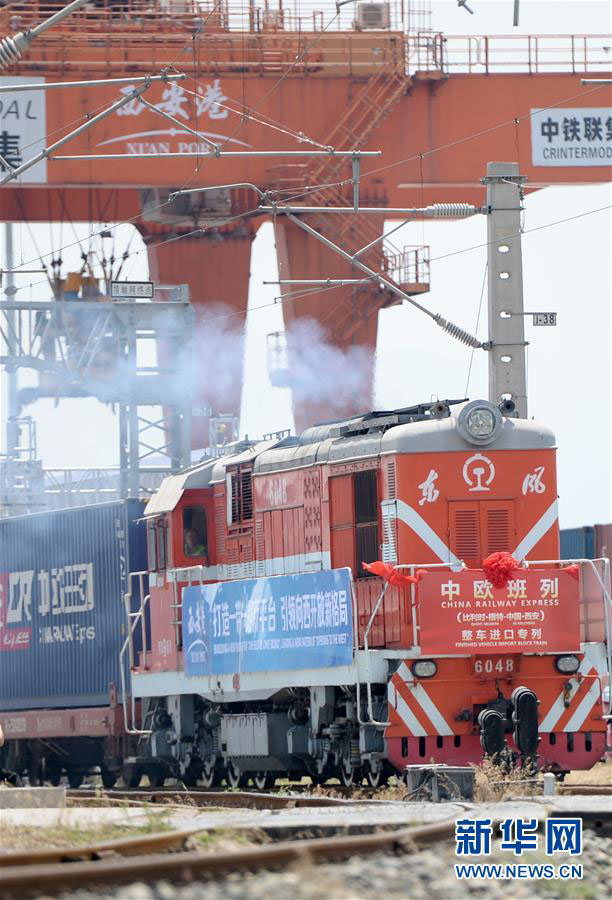 輸入自動車を載せた貨物列車「中欧班列」が西安に到着
