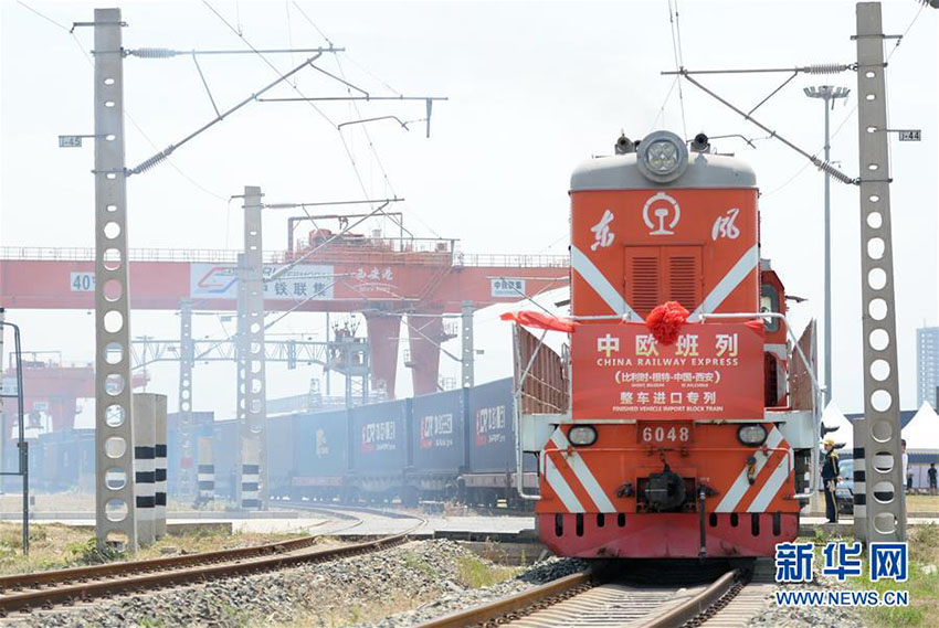 輸入自動車を載せた貨物列車「中欧班列」が西安に到着