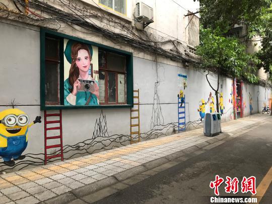 成都市玉林四巷の壁に描かれたアート作品がネットで話題に