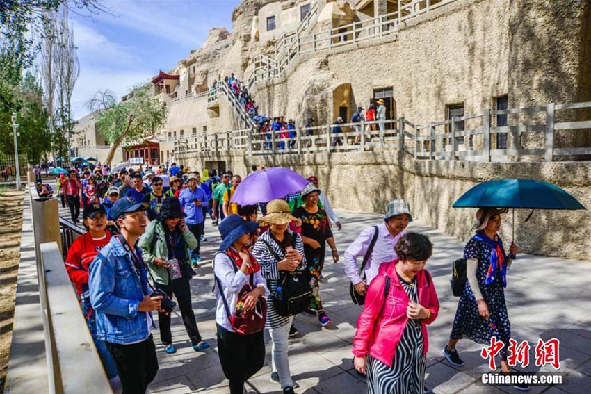 端午節連休、敦煌で観光のピークを迎える　甘粛省