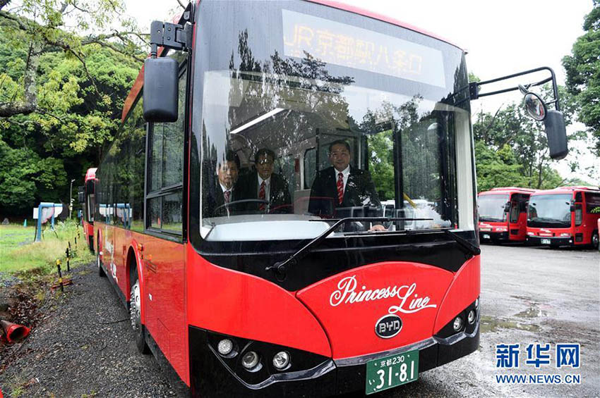 京都の街中走る中国製電動バス　コスト削減と排ガス削減に寄与