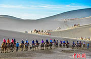 端午節連休、敦煌で観光のピークを迎える　甘粛省