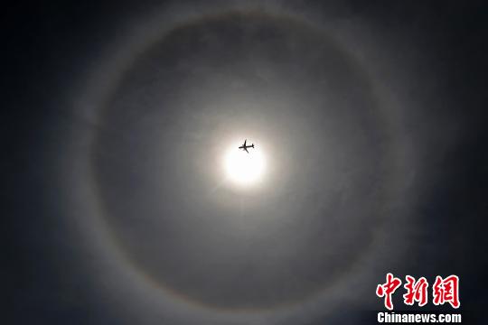 上海市の上空にめずらしい「日暈」現る