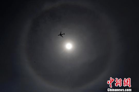 上海市の上空にめずらしい「日暈」現る