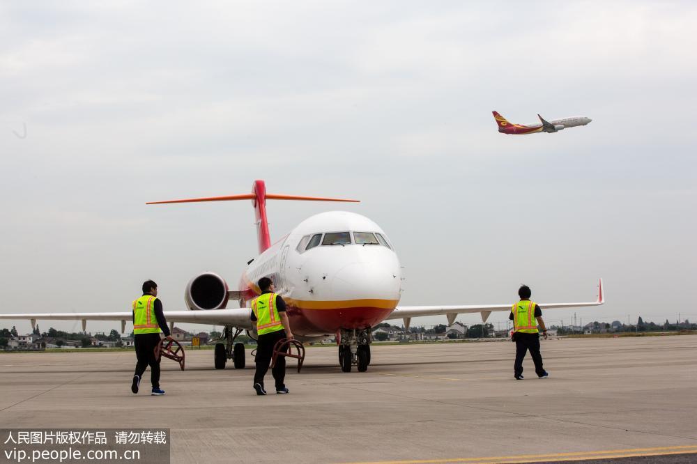 中国製リージョナルジェットARJ21が揚州に到着