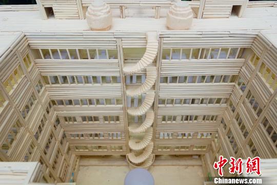 使用済み割り箸3万本で母校の図書館の模型制作 湖北省 3 人民網日本語版 人民日報