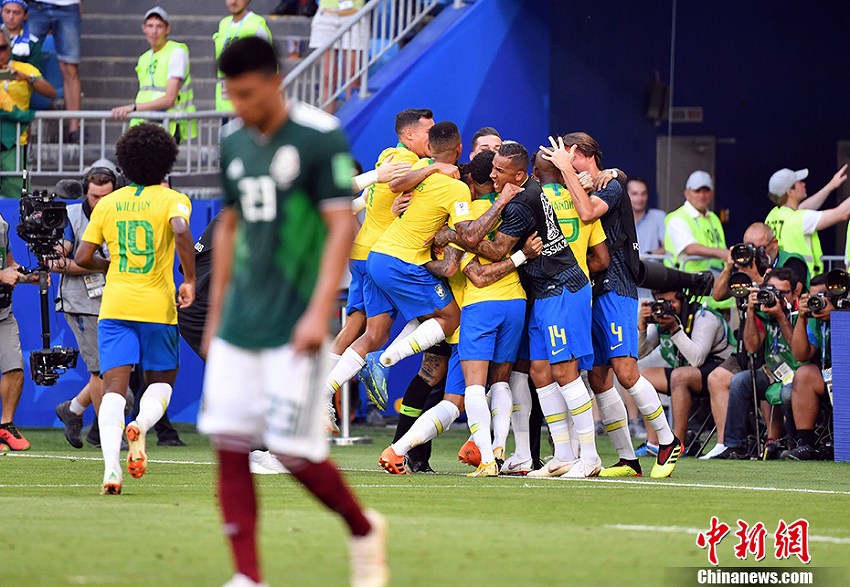 ブラジルが2対0でメキシコ下し、ベスト8進出
