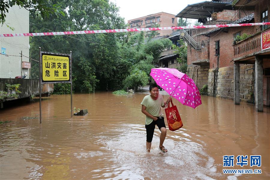 豪雨の影響で四川省の22県で11万人が被災