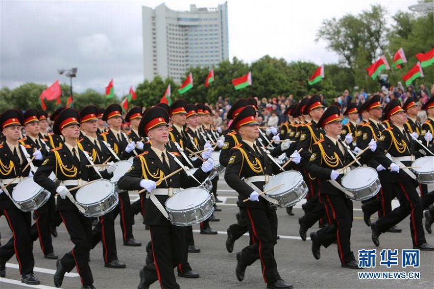 ベラルーシで独立記念日の軍事パレード　中国人民解放軍も初参加