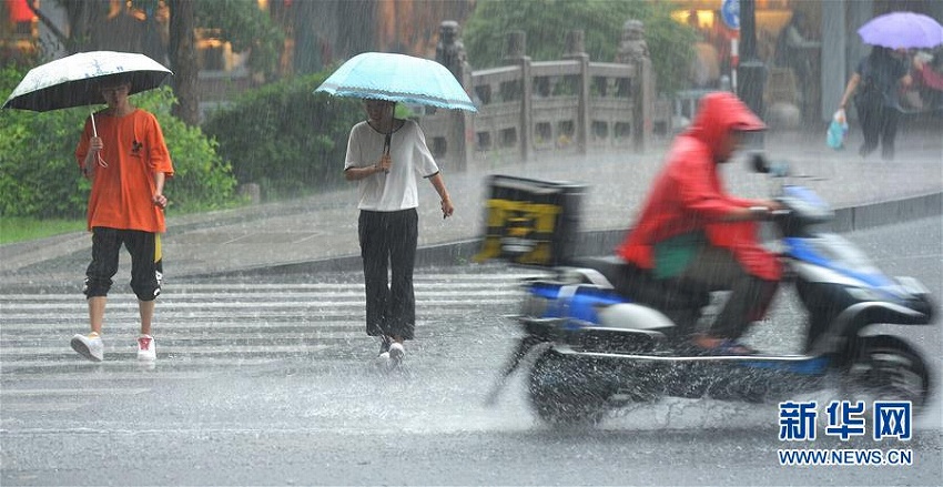 中国各地で暴風雨　中央気象台が暴風雨黄色警報発令