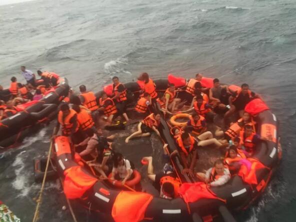プーケット島で遊覧船転覆　観光客17人死亡、いまも行方不明者多数
