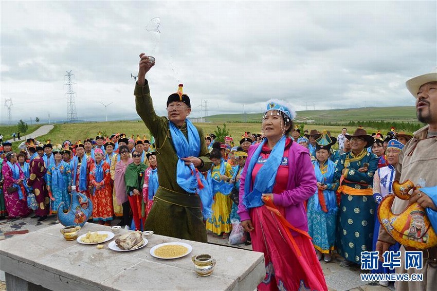 ホーリンゴル市で草原婚礼フェス　内蒙古自治区