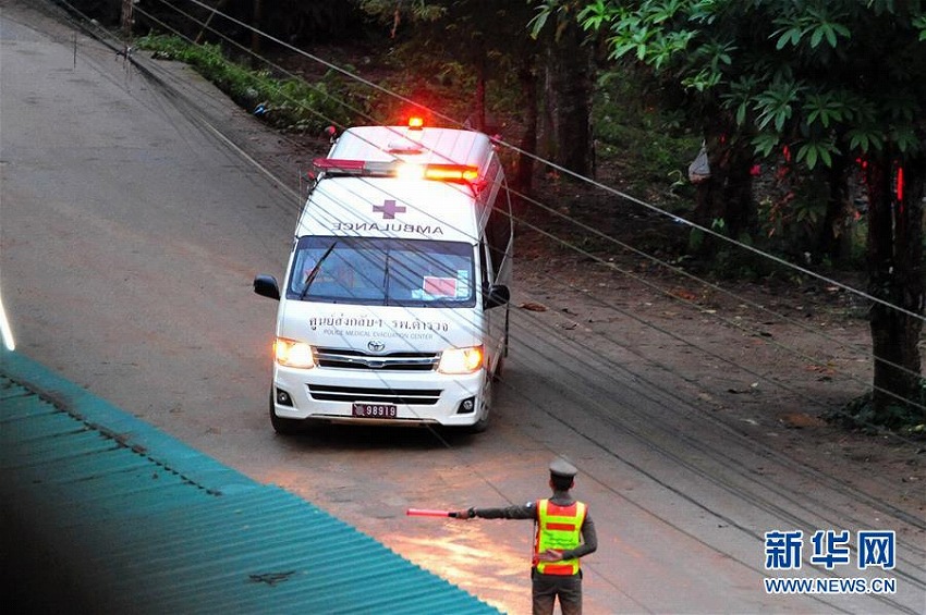 タイ洞窟に閉じ込められた少年のうちの4人を救出　健康状態は良好