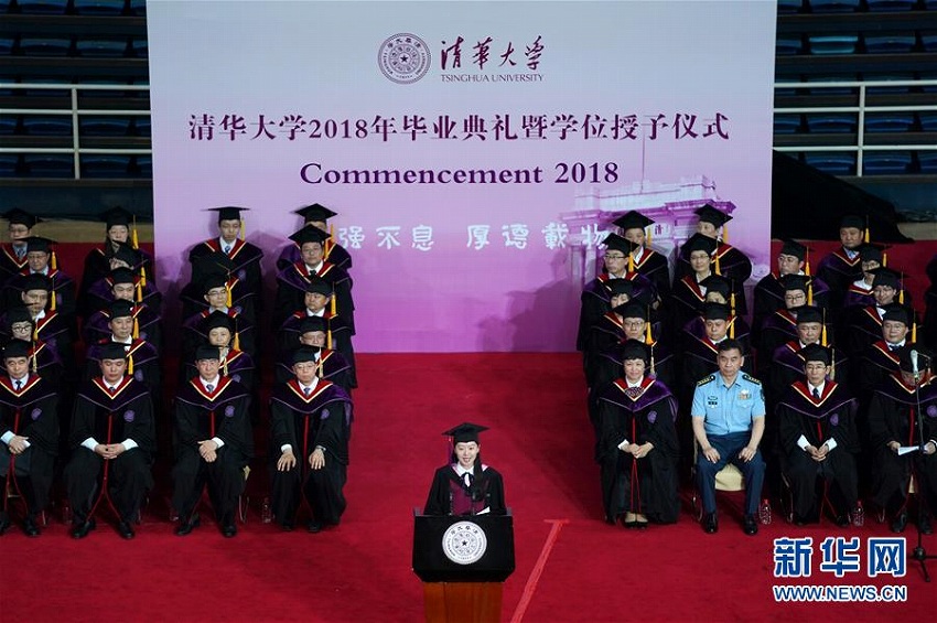 卒業式を迎えた北京市の清華大学