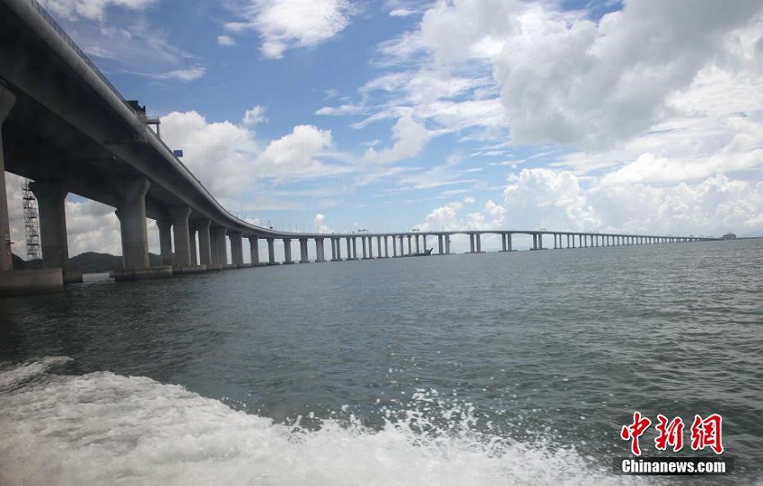 間もなく開通迎える世界最長の海上橋・港珠澳大橋