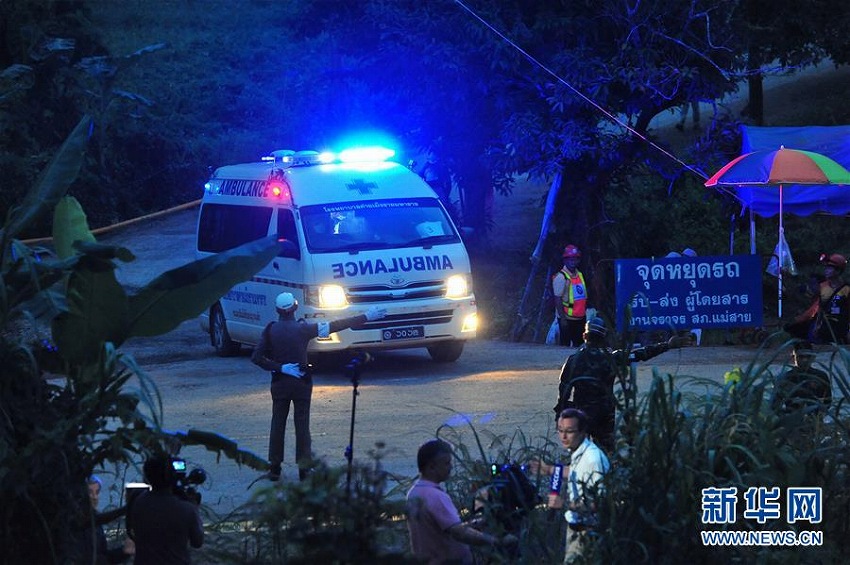 タイ洞窟からさらに少年4人が無事救出