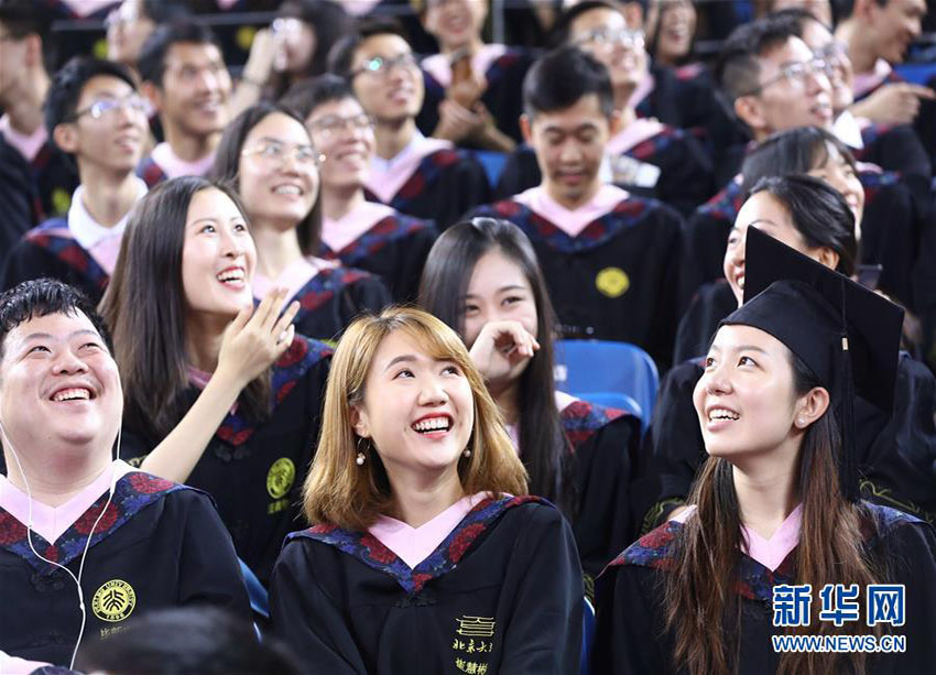 北京大学で2018年度学部生の卒業式