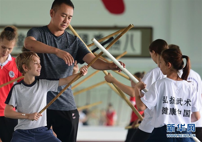 「武術の郷」で中国武術学ぶ外国人たち　河北省