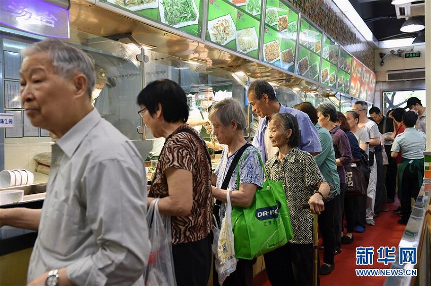 高齢者対象の食堂展開で高齢化に対応　広東省広州市