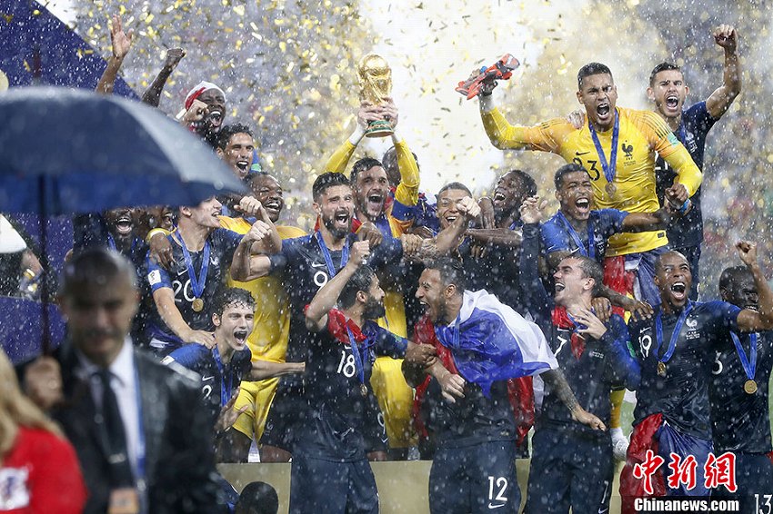 W杯決勝、フランスがクロアチアを4対2で破り20年ぶりの優勝