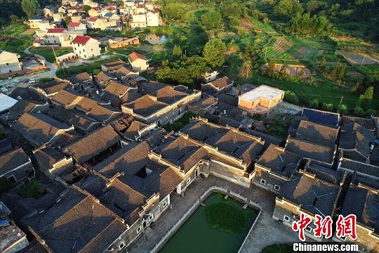 江西省九江市の千年古村 23棟の古い伝統建築物が立ち並ぶ