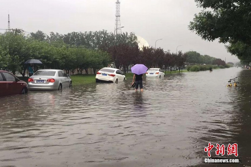 北京市　豪雨により多くの場所がまるで海と化す
