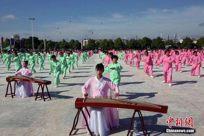 江西省広昌県で1680人の愛好家たちが太極拳の魅力を披露