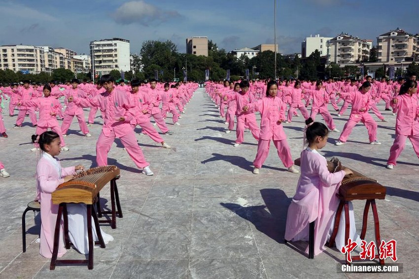 江西省広昌県で1680人の愛好家たちが太極拳の魅力を披露