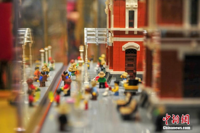 細部まで忠実に再現　4万個のレゴブロックで作る「瀋陽駅」